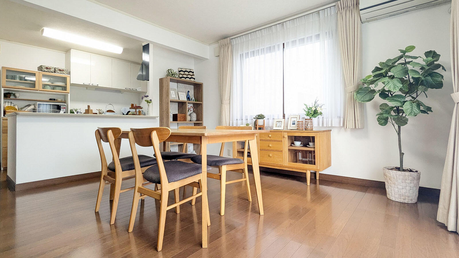 ダイニングとキッチン